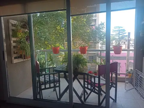 LOMAS DE ZAMORA CENTRO: DEPTO. 3 AMB AL FRENTE CON BALCON