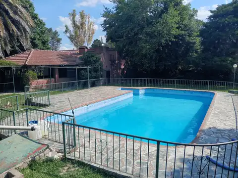 QUINTA CON 4 DORMITORIOS, GRAN QUINCHO Y PISCINA 