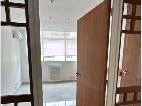 Oficina 5 ambientes con 2 baños