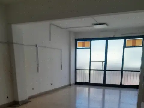 PLANTA DE OFICINAS EN CENTRO COMERCIAL DE MORÓN