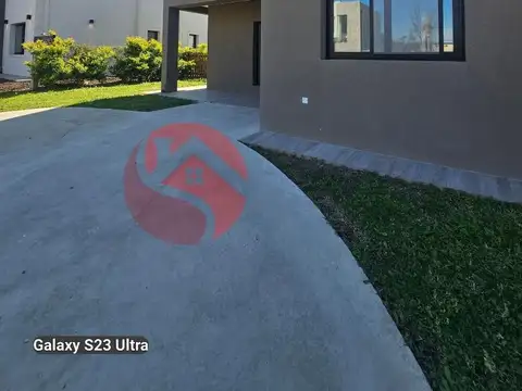 Casa 2 plantas con Pileta en Santo Tomas