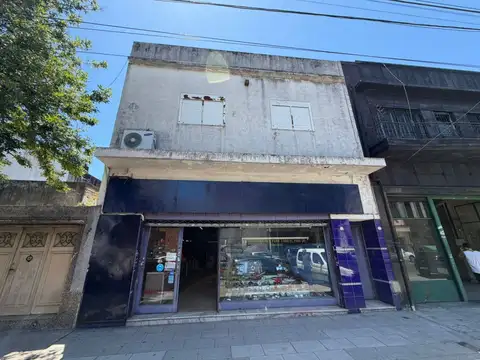 Gran Local sobre avenida Warnes 