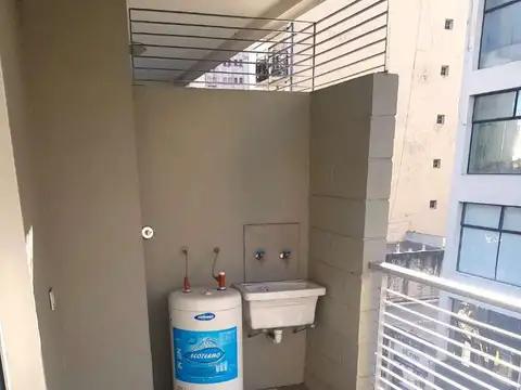 Oficina en Alquiler con 14 cocheras