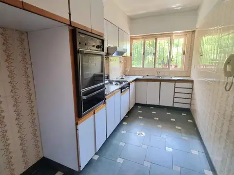 VENTA PH 4 AMBIENTES con PATIO y TERRAZA y LOCAL en PB en Barracas