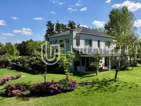 Casa en venta sobre doble lote - Estancias del Pilar - La Pionera