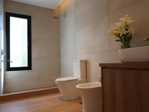 Casa 4 ambientes con 3 baños
