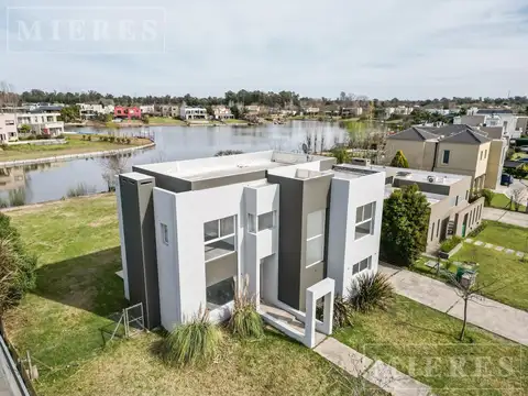 Casa en venta a la laguna - San Marco Villanueva.