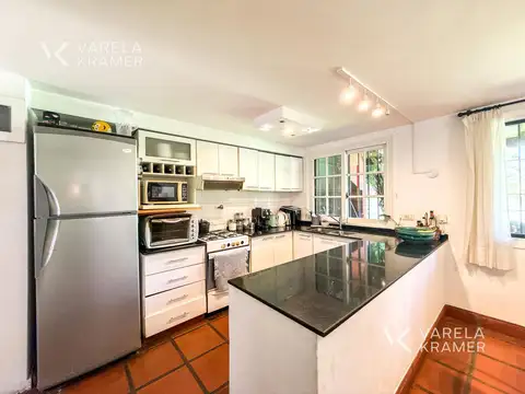 Casa 6 ambientes con 3 baños