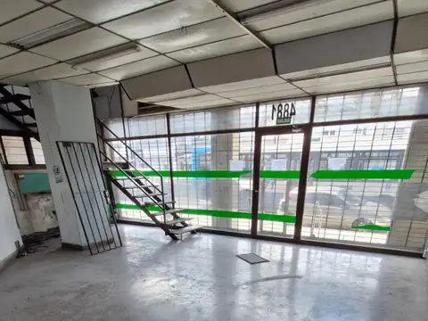 Av. Hipolito Yrigoyen 4800, Piso pb