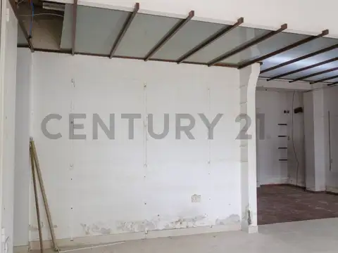 Casa con local en venta en Los Hornos