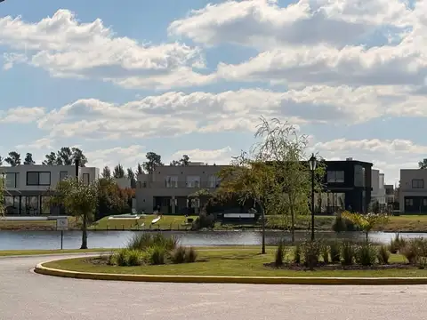 VENTA Lote a Laguna  Barrio Santa Ana-Villanueva