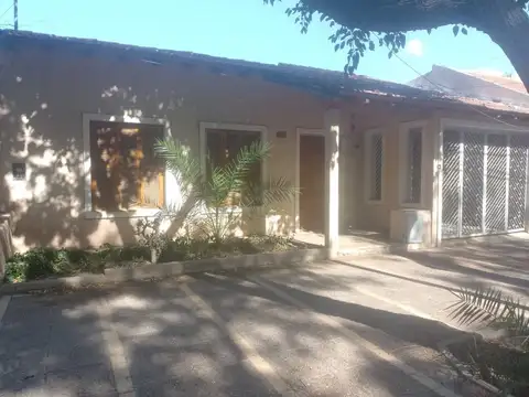 CASA EN VENTA  BARRIO UJEMVI -LAS HERAS