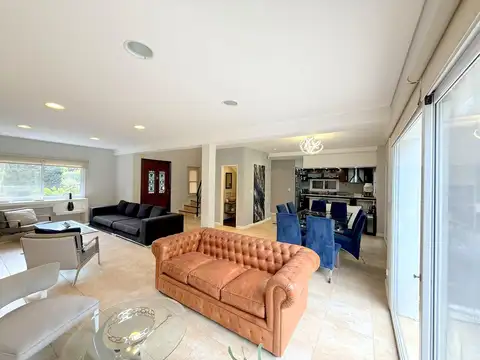 VENTA Casa impecable categoria de construccion  Pilar Barrio la Peregrina lote 800m2