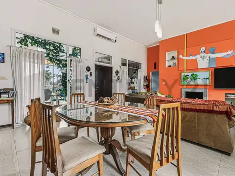 Exclusiva propiedad con piscina en Barrio Privado Boca Ratón