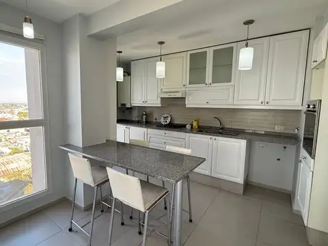 Departamento 7 ambientes con 3 baños