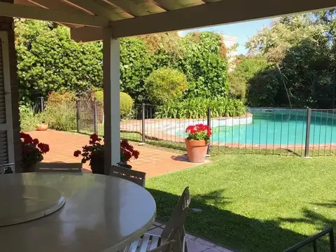 Casa en Alquiler Temporal con 3 cocheras