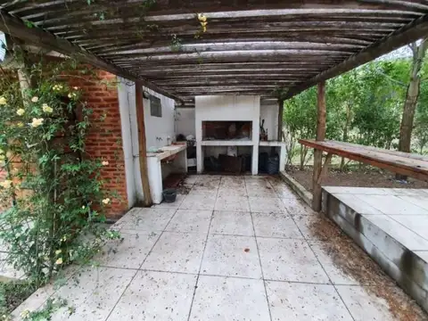 Casa Quinta, Dos Dormitorios Con Pileta En Barrio Abadia
