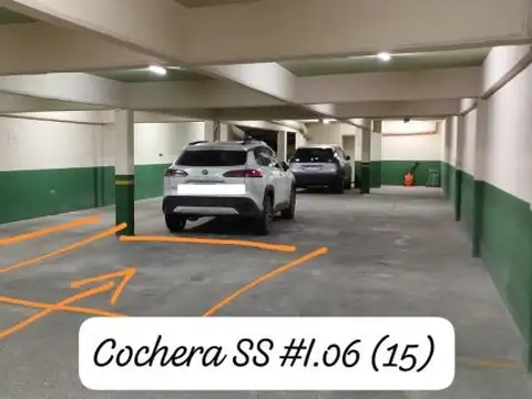 SE VENDE COCHERA CENTRICA