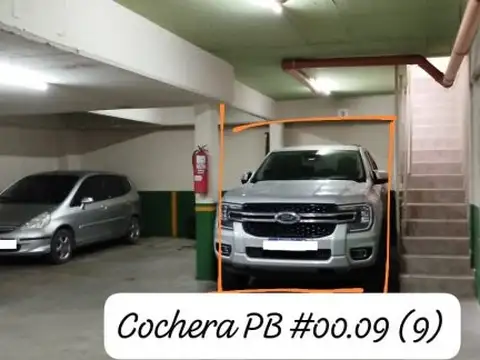 SE VENDE COCHERA CENTRICA