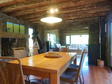 Casa 6 ambientes con 2 baños