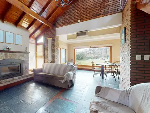 Casa 4 ambientes con 2 baños