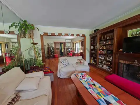 Casa en Venta con 4 cocheras