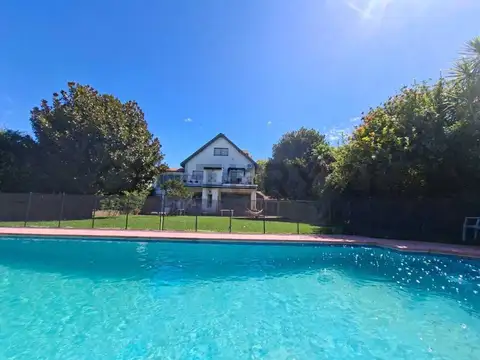 Venta casa de categoría 9 amb. Olivos