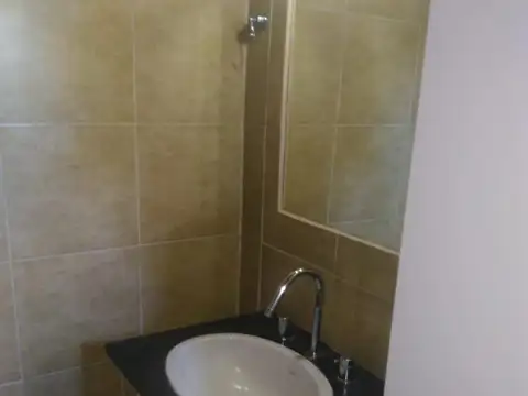 Casa 6 ambientes con 2 baños
