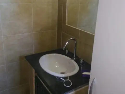Casa 6 ambientes con 2 baños