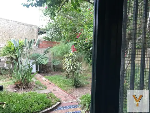 PH en venta - 5 Dormitorios 4 Baños - 299Mts2 - Rafael Calzada, Almirante Brown