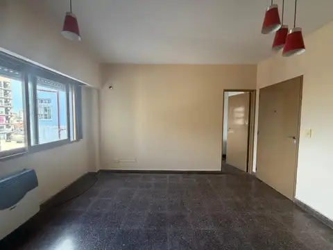 Giorello al 1300 , Piso 4