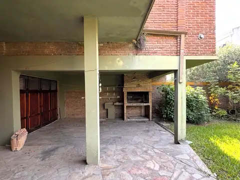 Casa en Alquiler con 1 cochera