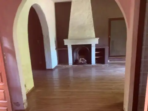 Casa en Venta con 3 cocheras