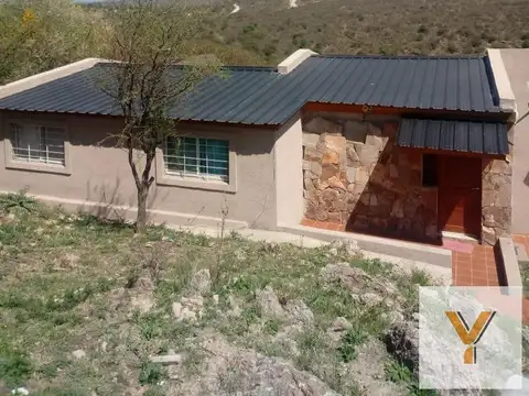 Casa en venta - 3 Dormitorios 1 Baño - Cochera - 522Mts2 - Valle Hermoso