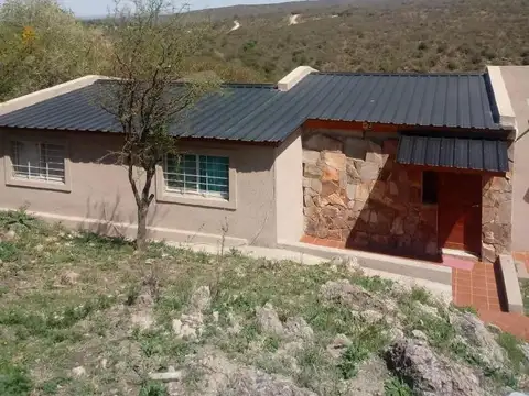 Casa en venta - 3 Dormitorios 1 Baño - Cochera - 522Mts2 - Valle Hermoso