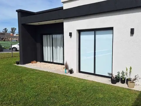 Casa Chalet  en Venta en San Sebastian, Escobar, G.B.A. Zona Norte
