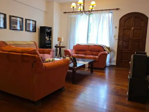 Monseñor Larumbe 100, Piso 0