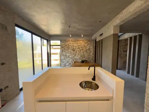 Excelente casa a estrenar en Villa Elisa