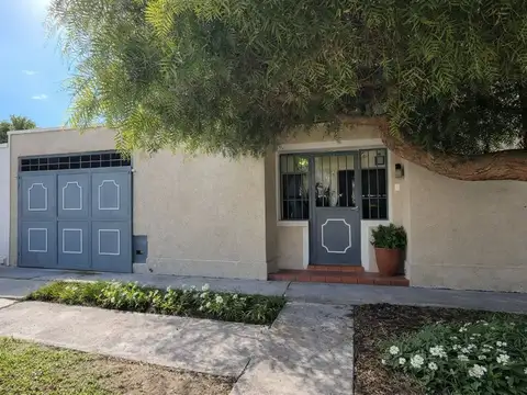 CASA EN VENTA - BARRIO VINALAR- 3 DORMITORIOS