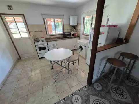 Casa 4 ambientes con 2 baños