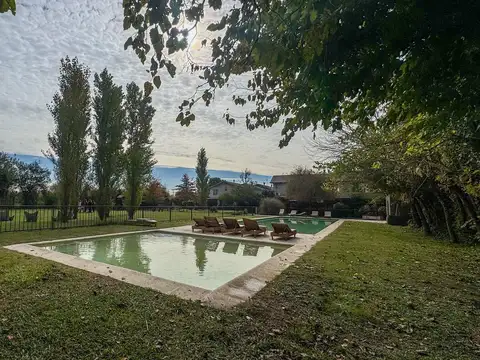 Casa en venta tipo dúplex 3 ambientes con jardín