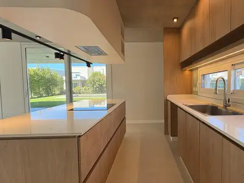 Venta| Casa familiar con 5 dormitorios y gran distribución | Ceibos Puertos