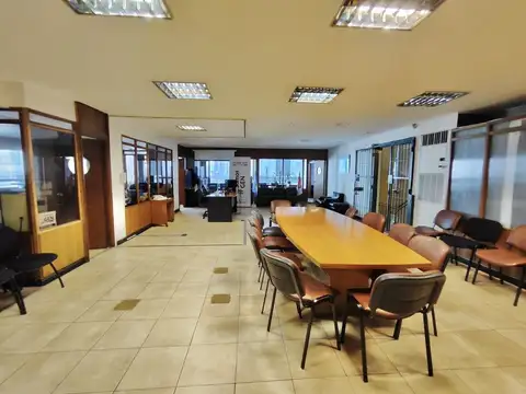 Oficina 6 ambientes con 3 baños