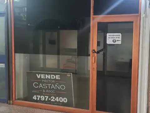 Local en galería comercial  en puente Saavedra..