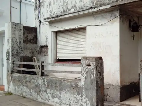 Florida - Casa a reciclar completamente - cerca de maipú. a metros de Hipólito Yrigoyen