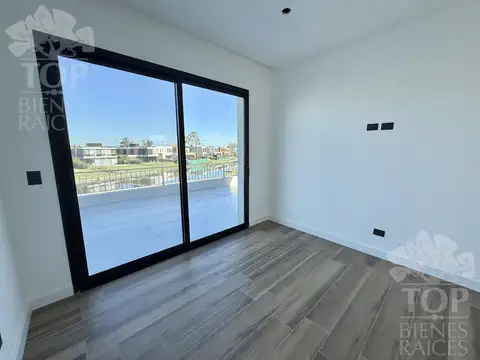 Casa al agua en venta en Laguna Grande