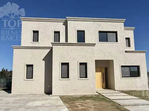 Casa 6 ambientes con 4 baños