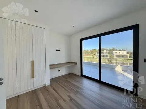 Casa en Venta en Laguna Grande, USD 549.000