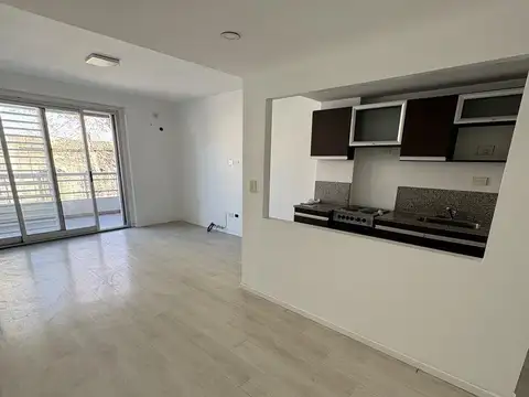 VENTA - 2 AMB EN AVELLANEDA CON PATIO Y BALCÓN