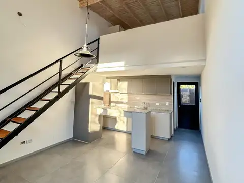 Depto Tipo Casa en Venta con 1 cocheras
